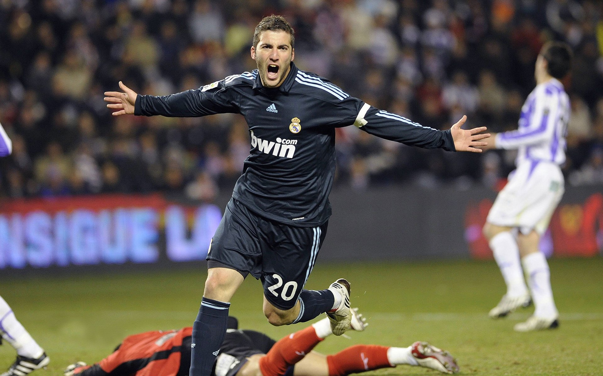 TheShy意外战胜MAD,战术调整引爆全场!再创辉煌时刻